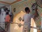 ihsan-dan-kawan-kawan-sedang-membuat-kaligrafi.jpg