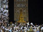 ilustrasi-jemaah-umrah-sedang-berada-di-mekkah.jpg
