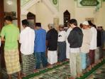 ilustrasi-salat-berjamaah_20150408_142213.jpg
