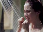 ilustrasi-seorang-wanita-mandi-pakai-air-shower_20160118_222657.jpg