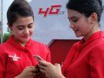 ilustrasi-spg-telkomsel-saan-menggunakan-smartphone-4g.jpg