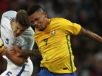 inggris-john-stones-kiri-melakoni-duel-udara-dengan-penyerang-brasil-gabriel-jesus_20171115_064714.jpg