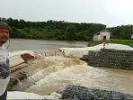 inilah-kondisi-tanggul-waduk-di-desa-benua-tengah-gunungmakmur.jpg
