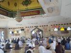 inilah-suasana-salat-jumat-di-masjid-agung-humasa-rantau.jpg