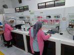ist-laboratorium-dprkplh-pengujian-di-laboratorium-oleh-petugas.jpg