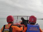 jajaran-basarnas-banjarmassin-saat-cari-penumpang-speedboat-di-tanjung-sebau-kotabaru-05032022.jpg