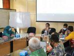 jajaran-distanhortibun-tala-dan-pihak-terkait-melakukan-pertemuan-membahas-pendistr.jpg