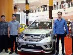 jajaran-manajemen-honda-trio-motor-pamerkan-tipe-terbaru-new-honda-br-v_20180525_000351.jpg