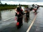 jalan-bukit-rawi-kabupaten-pulang-pisau-kalteng-terendam_20180429_160755.jpg