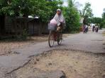 jalan-desa-baringin-tapin-rusak_20160426_153507.jpg