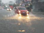 jalan-pelita-sampit-tergenang-air-saat-hujan-lebat-minggu-162202.jpg