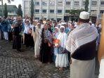 jamaah-calon-haji-jch-kelompok-terbang-kloter-11-menggelar.jpg