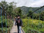 jembatan-gantung-di-desa-nateh-kecamatan-batangalai-timur.jpg