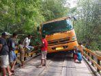 jembatan-sungai-durian-ambruk.jpg