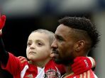 jermain-defoe-menggendong-bradley-lowery_20170708_074615.jpg