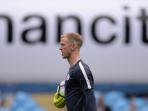 joe-hart-menjalani-pemanasan_20160830_085902.jpg