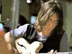 john-lennon-mainkan-gitar_20151109_135002.jpg