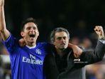 jose-mourinho-dan-frank-lampard-merayakan-kemenangan-chelsea-atas-barcelona.jpg