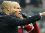 josep-guardiola-memberikan-arahan-kepada-arjen-robben_20160212_081244.jpg