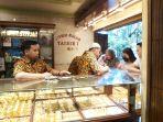 jual-beli-logam-mulia-emas-di-toko-emas-sentra-Antasari-Pemilu-2024.jpg