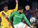 junior-firpo-real-betis-vs-fc-barcelona-nabil-fekir.jpg