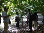 jurnalis-dari-jakarta-mengunjungi-kebun-kopi-jenis-liberica_20180223_083904.jpg