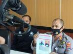 kabid-humas-kombes-m-rifai-memperlihatkan-foto-pelaku.jpg