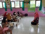 kalangan-remaja-putus-sekolah-mendengarkan-paparan-dan-motivasi-pejabat-dinsos-tala.jpg