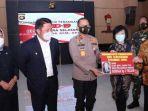 kapolda-sumsel-irjen-pol-eko-indra-heri-menerima-bantuan-sebesar-rp-2-triliun-dari-akidi-tio.jpg