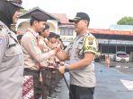 kapolres-akbp-ahmad-arif-sopiyan-berikan-reward.jpg