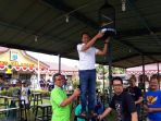kapolres-balangan-saat-membuka-acara-lomba-burung-berkicau_20180723_124908.jpg