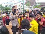 kapolresta-banjarmasin-kombes-pol-sabana-atmojo-saat-menanggapi-aksi-solidaritas-mahasiswa.jpg