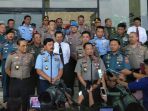 kapolri-jenderal-tito-karnavian-dan-panglima-tni-marsekal-hadi-tjahjanto_20171212_121105.jpg