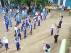 kapolsek-martapura-ajak-murid-sdlbn-senam-maumere_20170203_144811.jpg