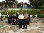 kapolsek-pulaulaut-tengah-iptu-h-pato-s-tompo-menyerahkan-sertifikat-hibah-tanah_20180516_121311.jpg