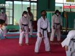 karateka-latihan-di-dojo-yusfi-karate-club-banjarbaru-provinsi-kalsel-sabtu-30012021.jpg