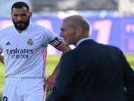karim-benzema-zinedine-zidane-real-madrid-vs-valencia.jpg