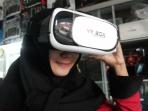karyawati-bandung-komputer-memperlihatkan-kaca-mata-virtual_20160826_183810.jpg