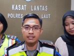 kasatlantas-polres-tanahlaut-akp-lalu-ryan-didampingi-polwan-dan-duta-lalulintas_20180118_160103.jpg