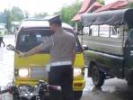 kasatlas-saat-memeriksa-kelengkapan-mobil_20160628_161645.jpg