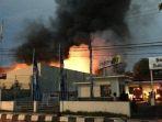 kebakaran-gudang-lilin-di-jalan-jenderal-sudirman-kota-semarang.jpg