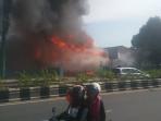 kebakaran-yang-terjadi-di-rumah-makan-swarga-di-jalan-a-yani-km-34-banjarbaru_20160320_162525.jpg