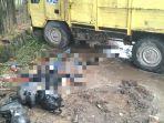 kedua-korban-saat-meregang-nyawa-di-lokasi-kejadian-karena-tertindih-badan-truk.jpg