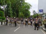 kedua-lajur-di-jalan-ini-dijaga-ketat-aparat-kepolisian-dan-arus-kendaraan-menuju.jpg
