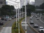 kendaraan-melintas-di-jalan-jenderal-sudirman-jakarta-selasa-742020.jpg