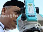 kepala-kanwil-kemenag-kalsel-m-noor-fahmi-meneropong-posisi-hilal.jpg
