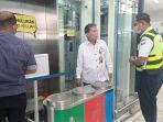 kepala-ombudsma-sumut-abyadi-siregar-saat-mengecek-lift-bandara-kualanamu12.jpg