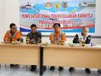 kepala-pelaksana-bpbd-kalsel-wahyuddin-pada-rapat-harian.jpg