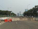 kepolisian-menutup-jalan-gatot-subroto-menuju-arah-kompleks-parlemen.jpg
