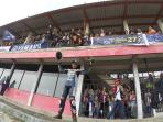 keriuhan-komunitas-yamaha-saat-menonton-balap-sepeda-motor-di-binuang-kalimantan-selatan_20151123_123417.jpg